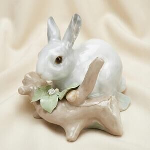 Vintage 1971 Lladro Spain Glossy Porcelain Grey Rabbit Eating #4773 Figurine